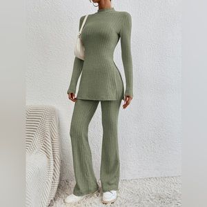 3/$15 New Essence Mock Neck Split Hem Flare Leg green Pants Set Medium 6 38